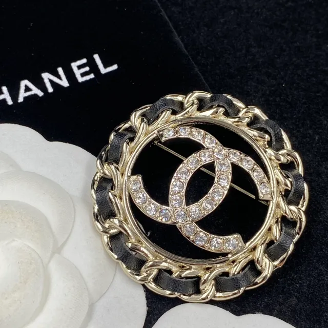 Chanel CC broche dourado preta circular com cristais 2