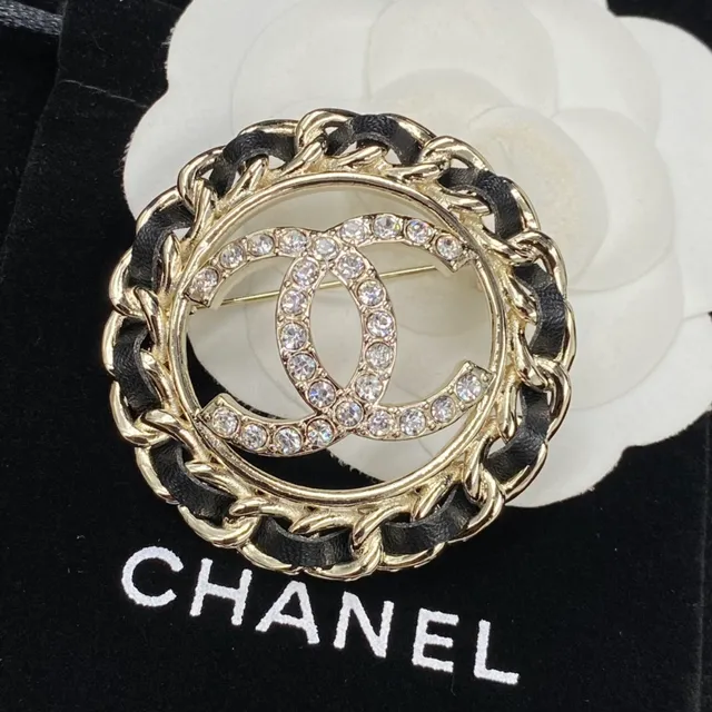 Chanel CC broche dourado preta circular com cristais 3