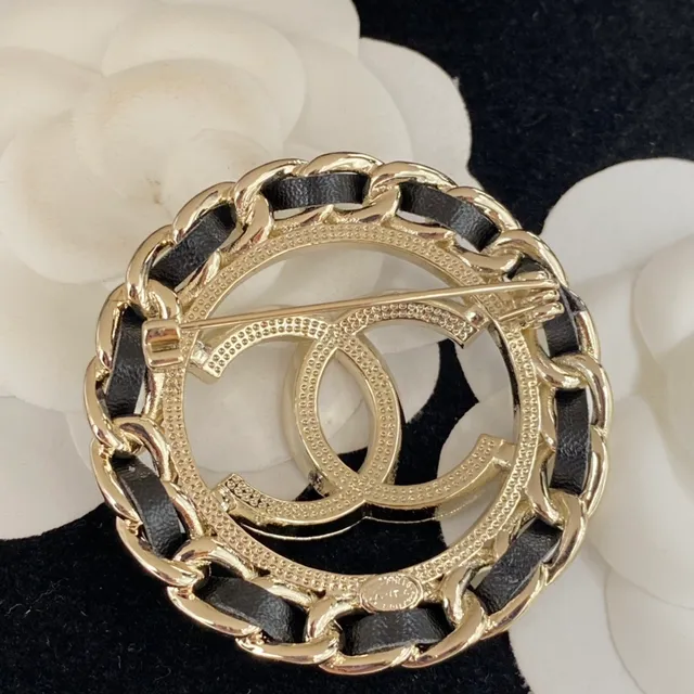 Chanel CC broche dourado preta circular com cristais 4