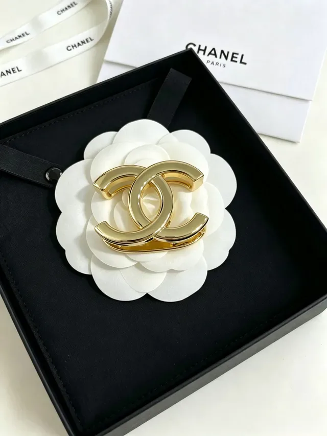 Chanel CC Camellia Gold White Interlocking Logo Base Brooch 8