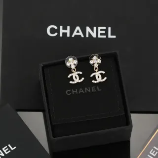 Chanel CC ड्रॉप गोल्ड पारदर्शी क्रिस्टल-इम्बेलिश्ड इंटरलॉकिंग लॉगो ईयरिंग्स
