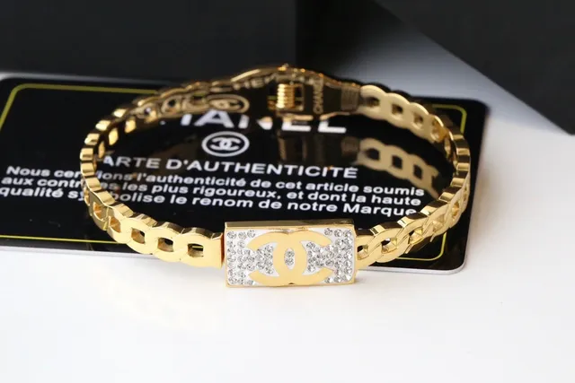 Chanel CC Logo Bracelet Gold Silver Curb-Link Chain Rectangular Crystal-Encrusted Plaque Bracelet 3