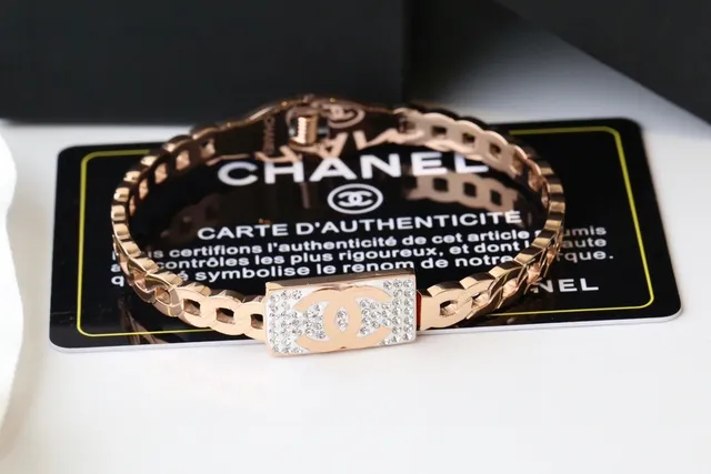 Chanel CC Logo Bracelet Gold Silver Curb-Link Chain Rectangular Crystal-Encrusted Plaque Bracelet 5