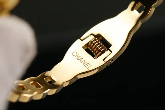 Chanel CC Logo Bracelet Gold Silver Curb-Link Chain Rectangular Crystal-Encrusted Plaque Bracelet 6