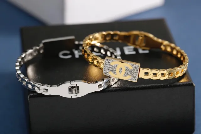 Chanel CC Logo Bracelet Gold Silver Curb-Link Chain Rectangular Crystal-Encrusted Plaque Bracelet 8