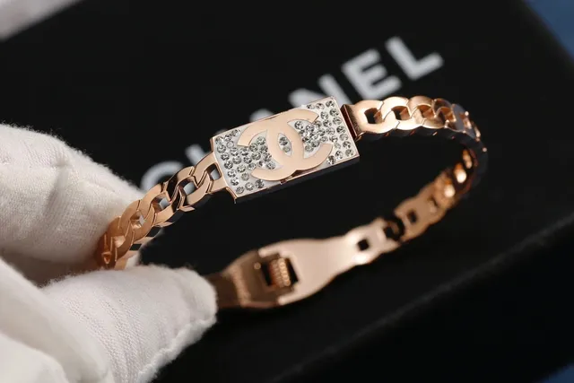 Chanel CC Logo Bracelet Gold Silver Curb-Link Chain Rectangular Crystal-Encrusted Plaque Bracelet 9