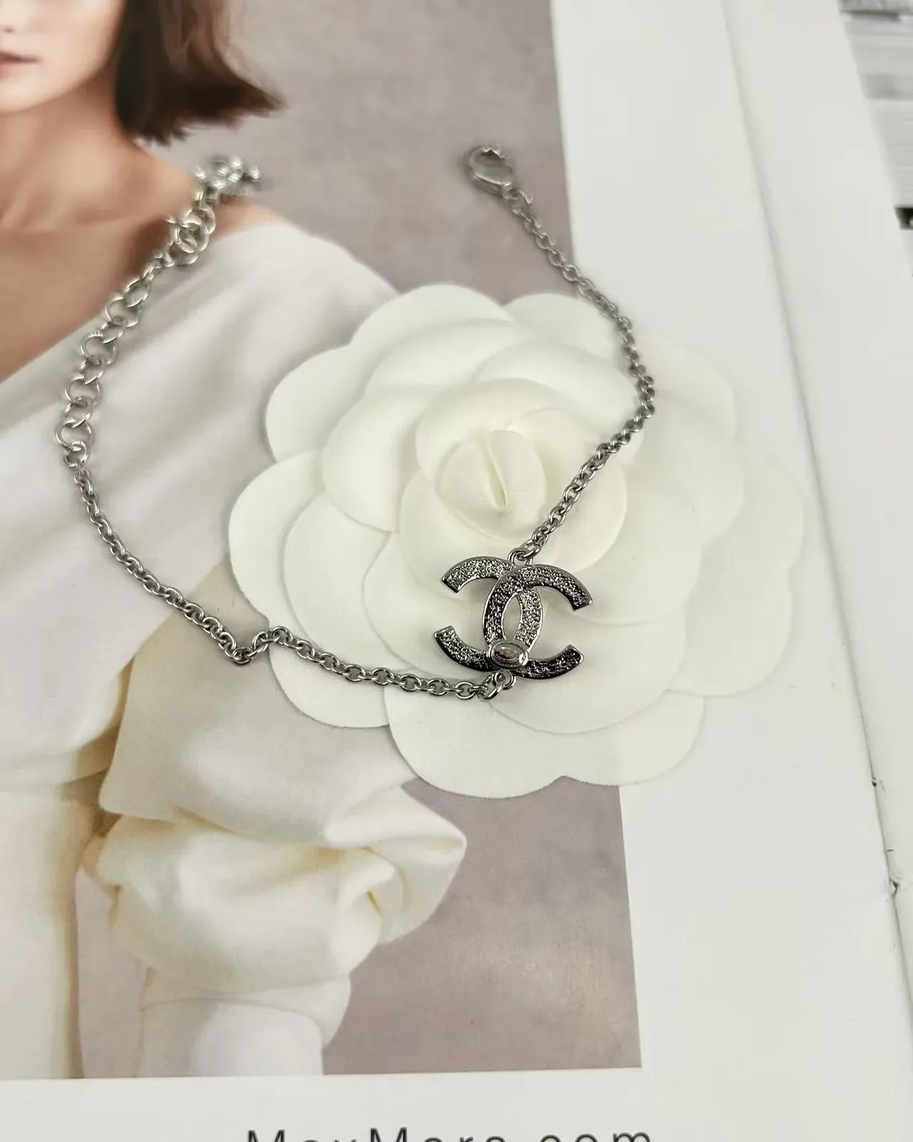 Chanel CC Logo سوار فضي Pave Crystal Dual Charm 2
