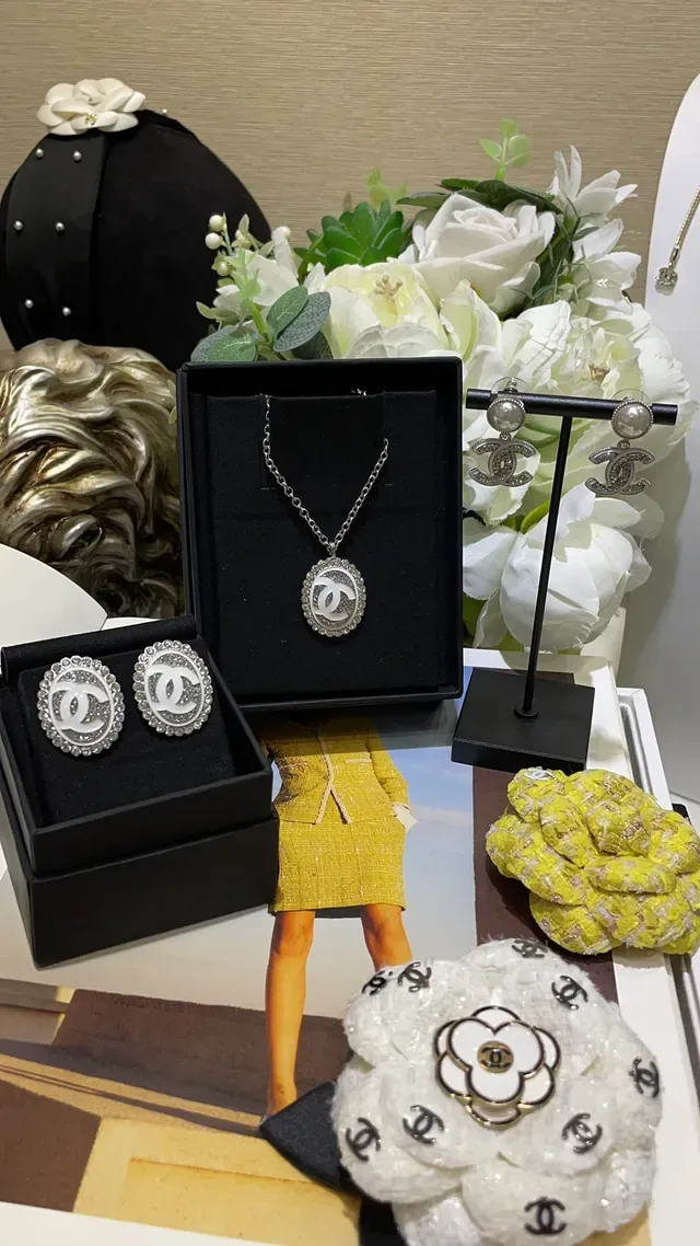 Chanel CC Logo Crystal Pavé Oval Stud Earrings 3
