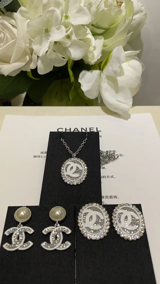 Chanel CC Logo Crystal Pavé Oval Stud Earrings 5