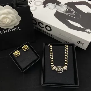Chanel CC Logo Gold Black Curb Chain Square Pendant Necklace
