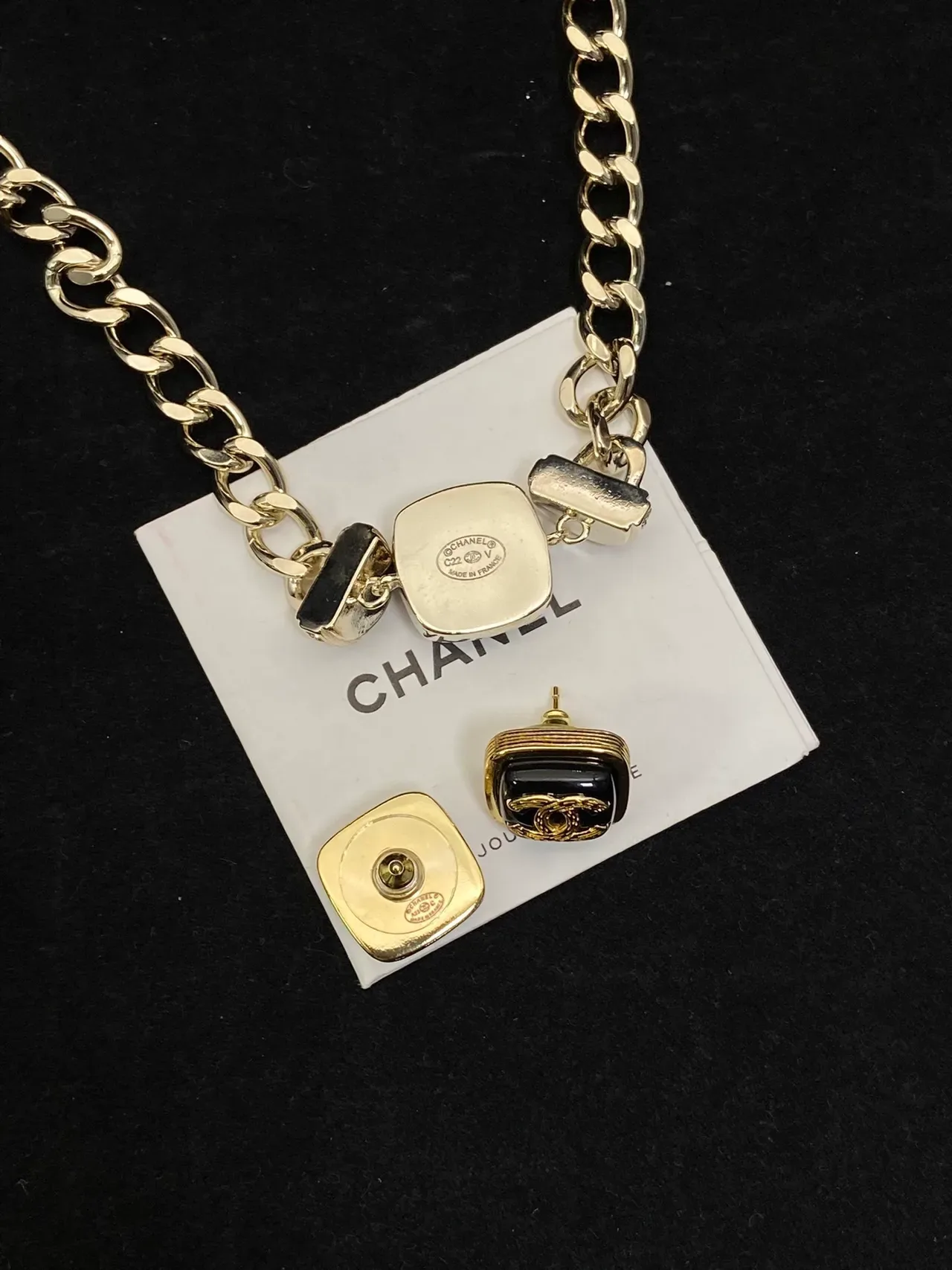 Collier Chanel CC Logo Chaîne Curb Chain Pendentif Carré Or Noir 2