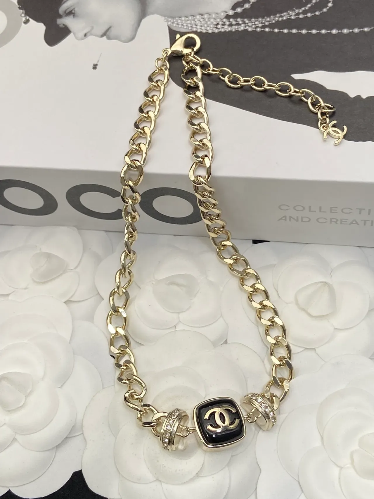 Collier Chanel CC Logo Chaîne Curb Chain Pendentif Carré Or Noir 3