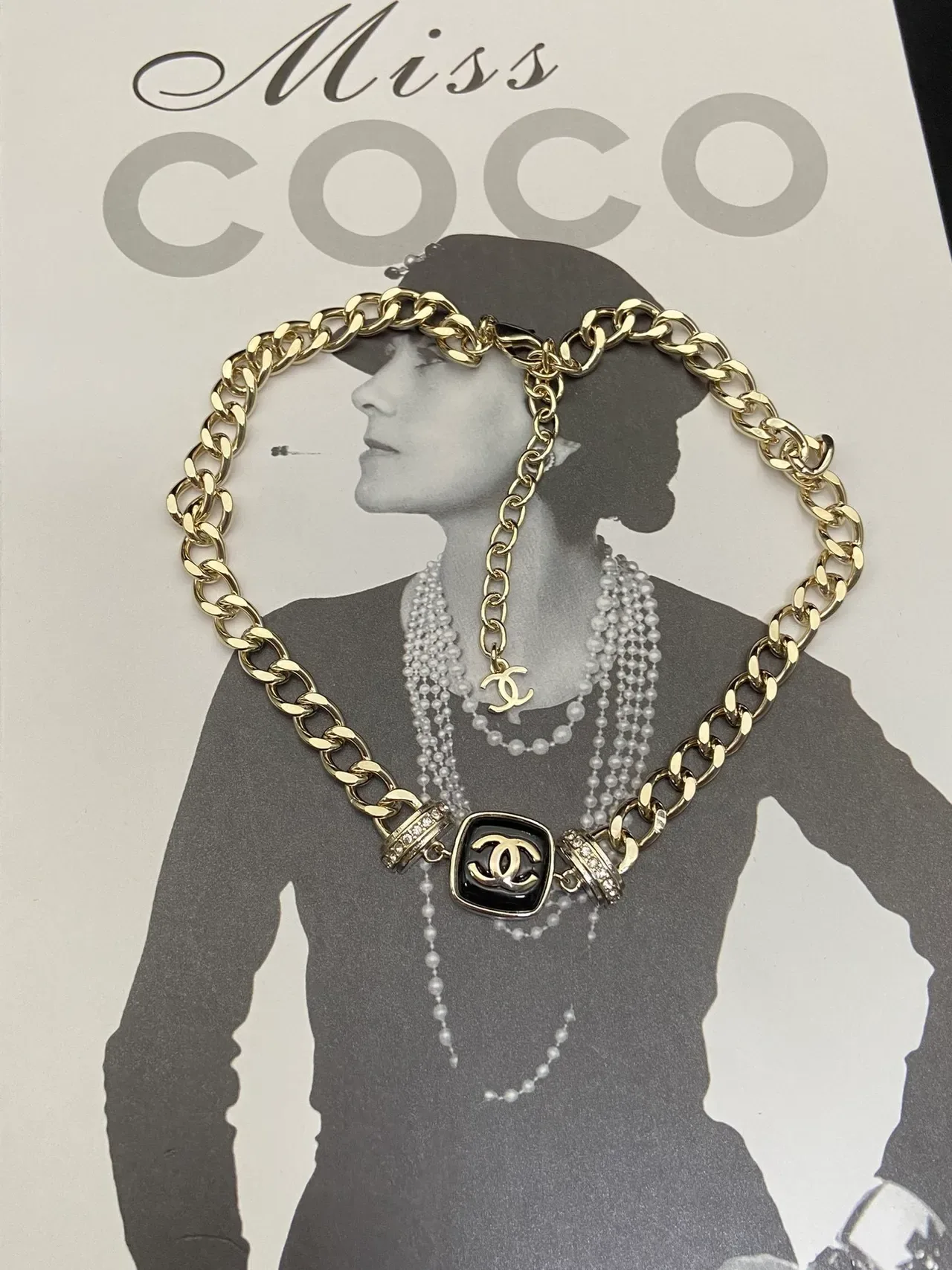 Collier Chanel CC Logo Chaîne Curb Chain Pendentif Carré Or Noir 5