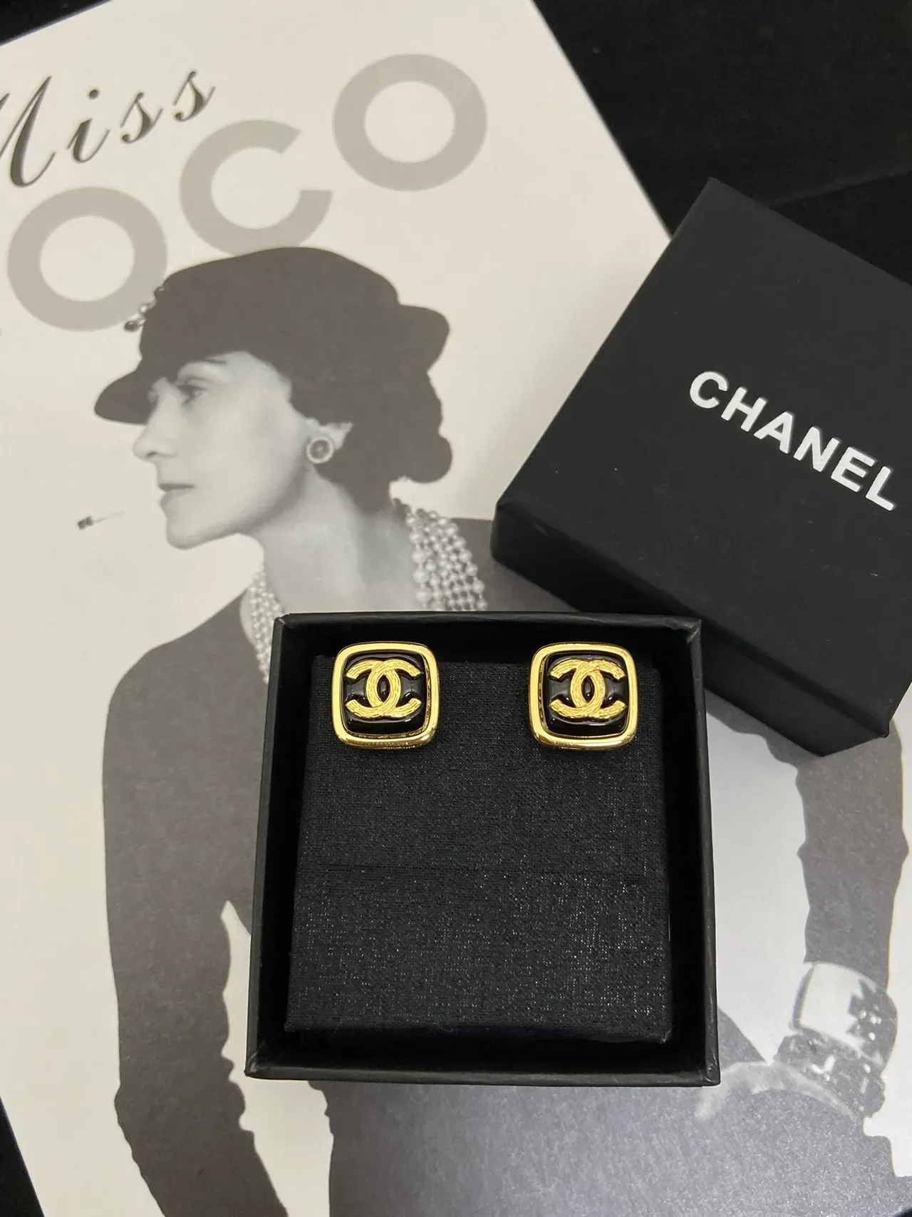 Collier Chanel CC Logo Chaîne Curb Chain Pendentif Carré Or Noir 6
