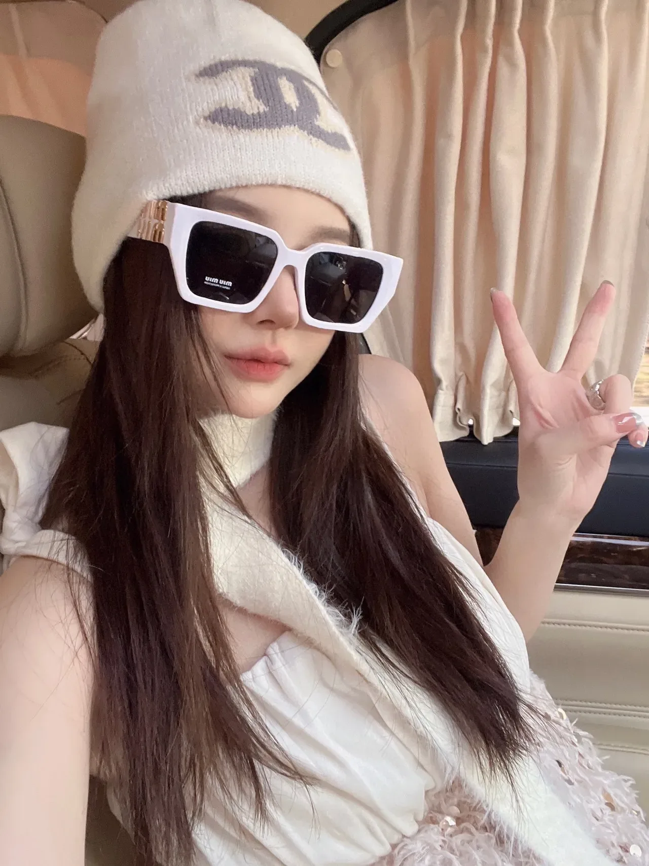 Chanel CC Logo Knitted White Beanie 4