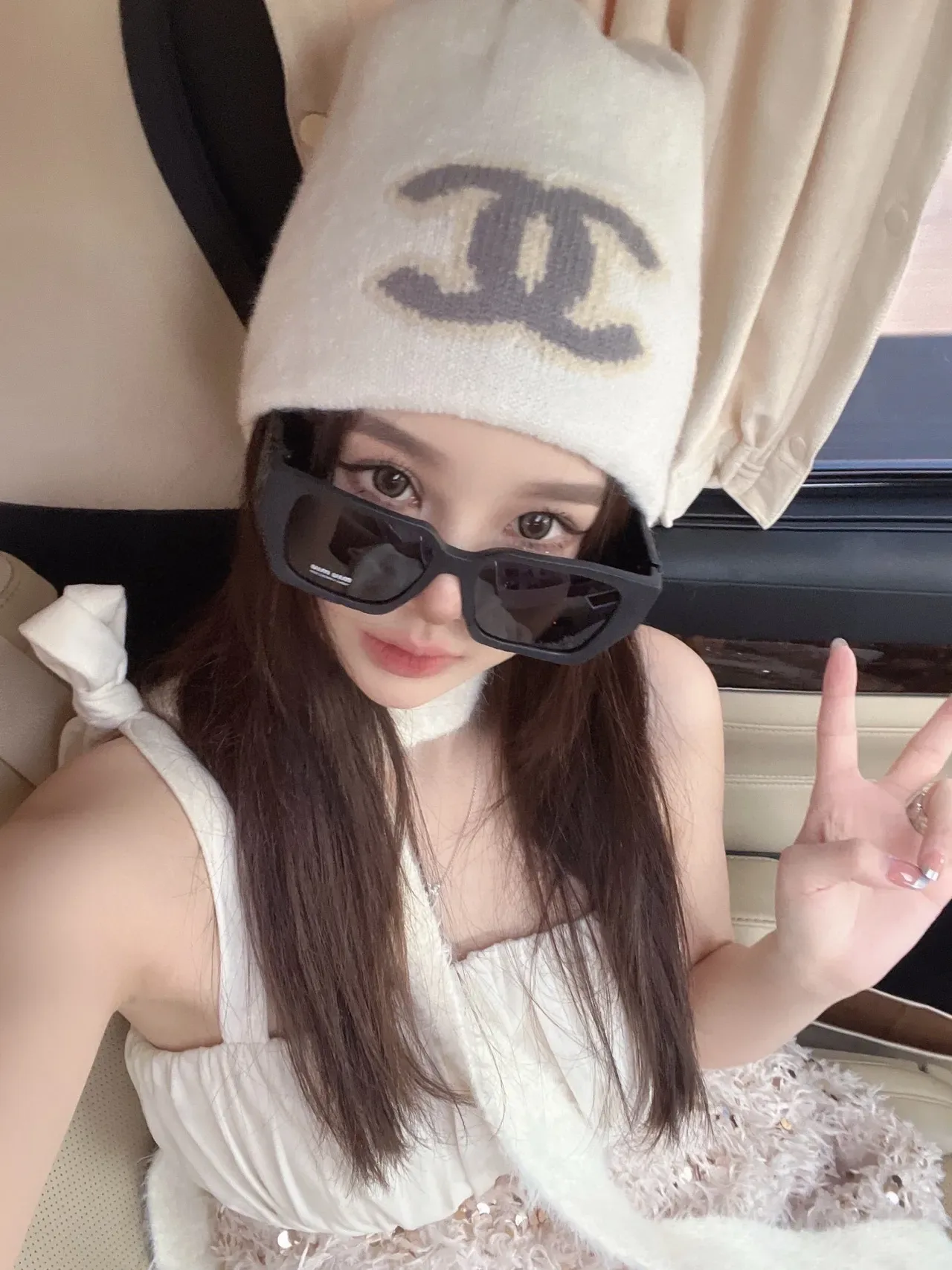 Chanel CC Logo Knitted White Beanie 5