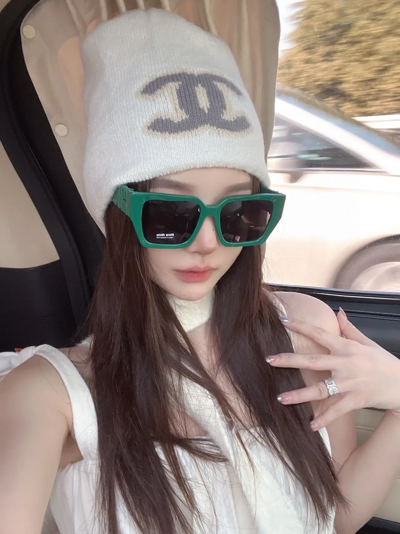 Chanel CC Logo Knitted White Beanie 6