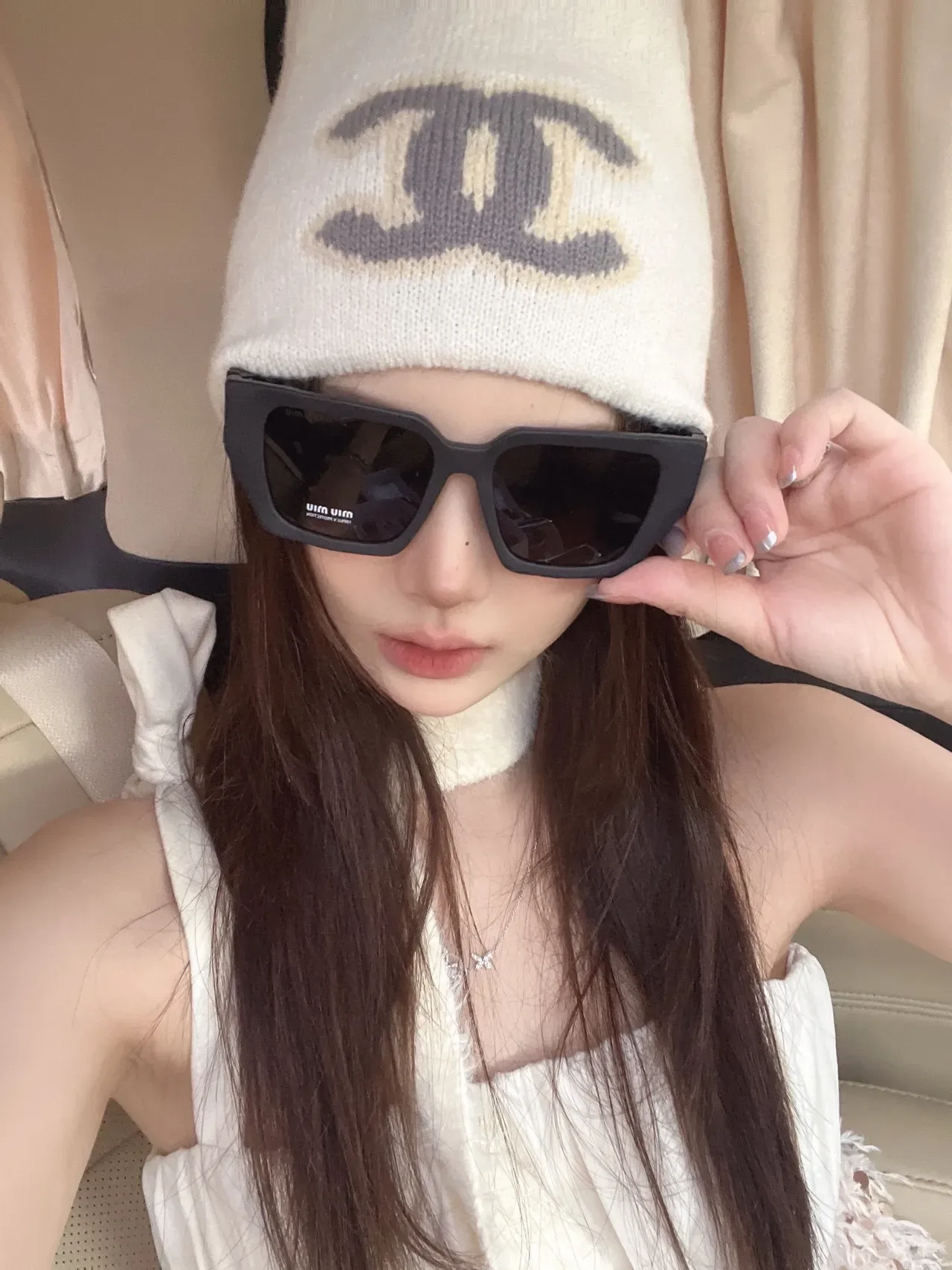 Chanel CC Logo Knitted White Beanie 7