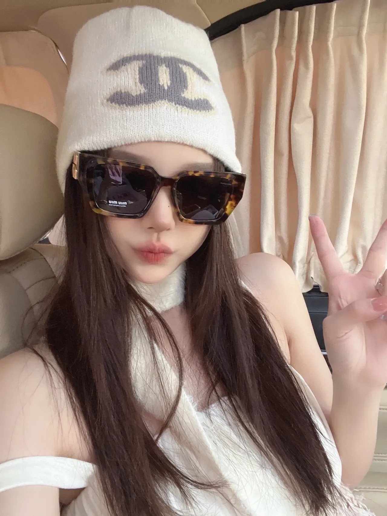 Chanel CC Logo Knitted White Beanie 8