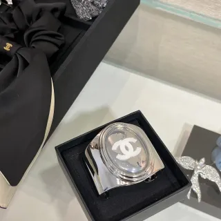Chanel Classic Cuff 抛光银调 白色搪瓷手链