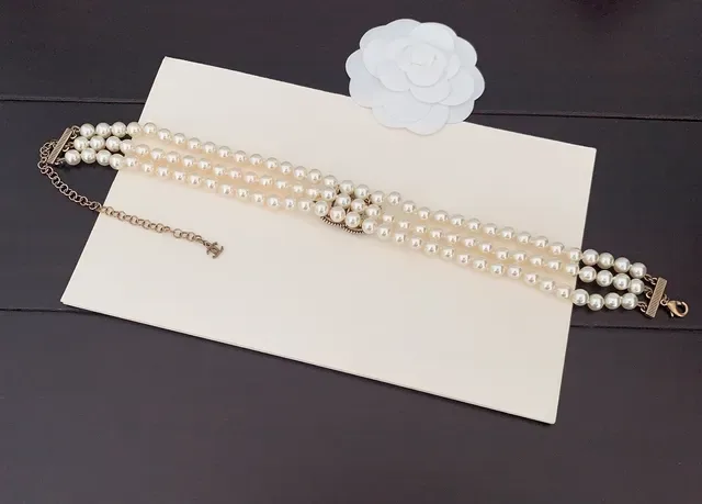 Chanel Collier Perles Classique Beige Doré Multi Brins Fermeture CC 2