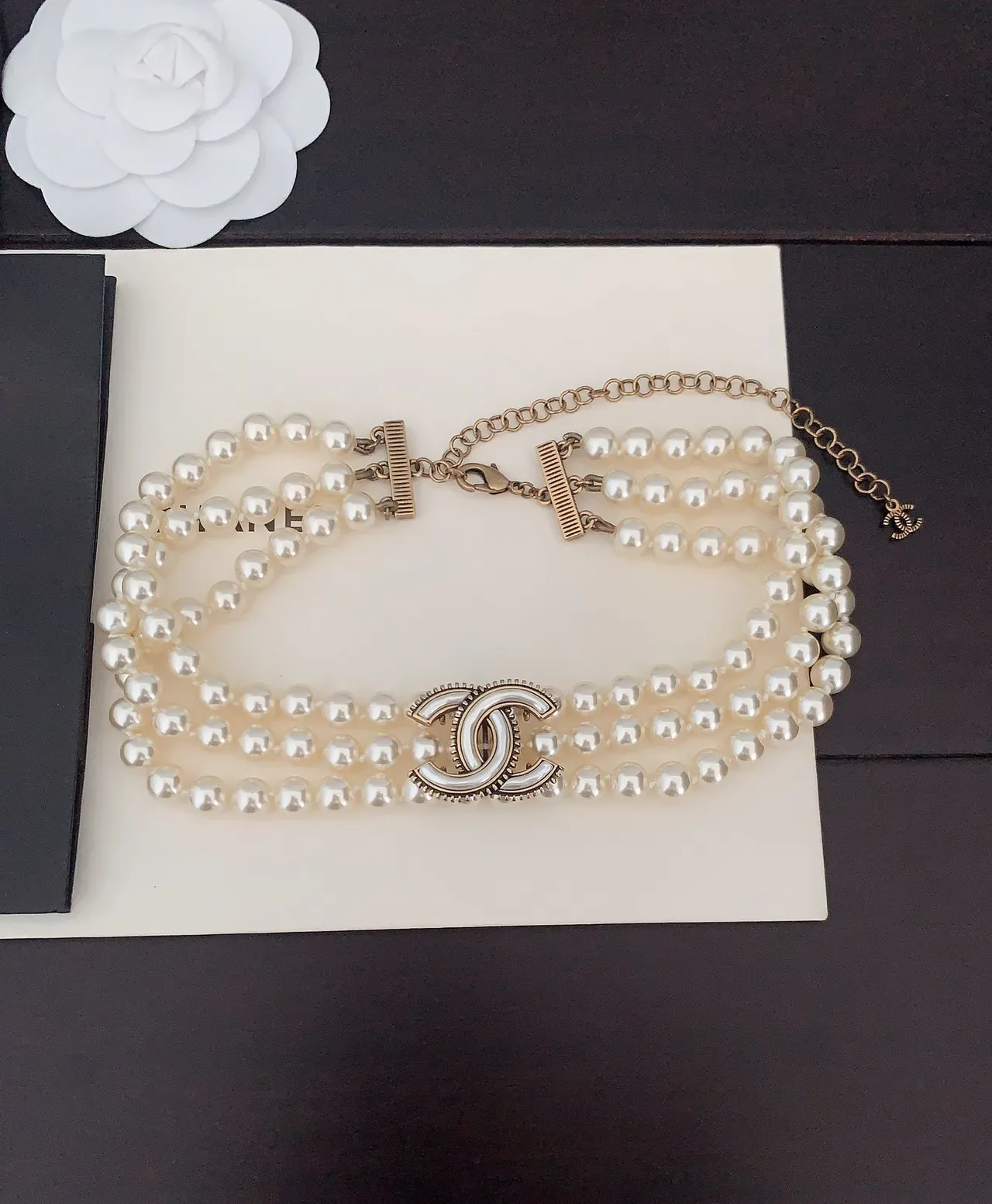 Chanel Collier Perles Classique Beige Doré Multi Brins Fermeture CC 4
