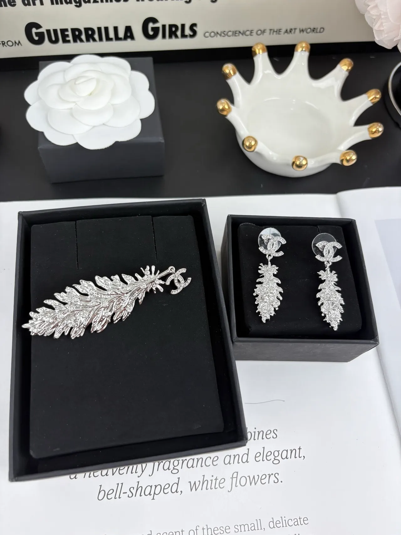Chanel ريشة دبوس لون فضي Pavé بلور دبوس 6