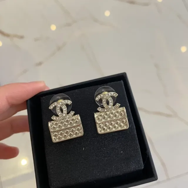 Chanel Aretes Oro Plata Matelassé CC Logo Pavé 3