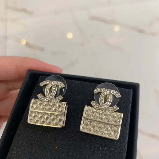 Chanel Aretes Oro Plata Matelassé CC Logo Pavé 5