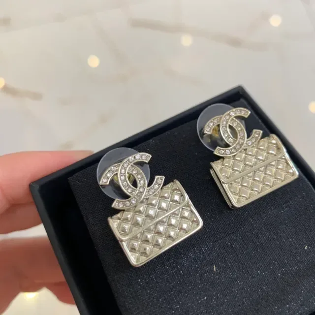 Chanel Aretes Oro Plata Matelassé CC Logo Pavé 6