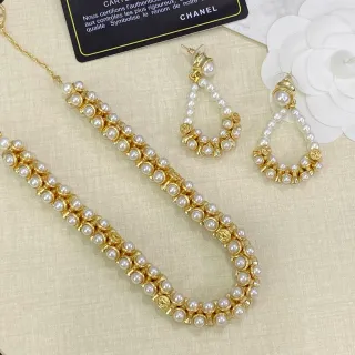 Chanel स्वर्णिम सफेद डबल-रो मोती CC-Logo कनेक्टर्स हार