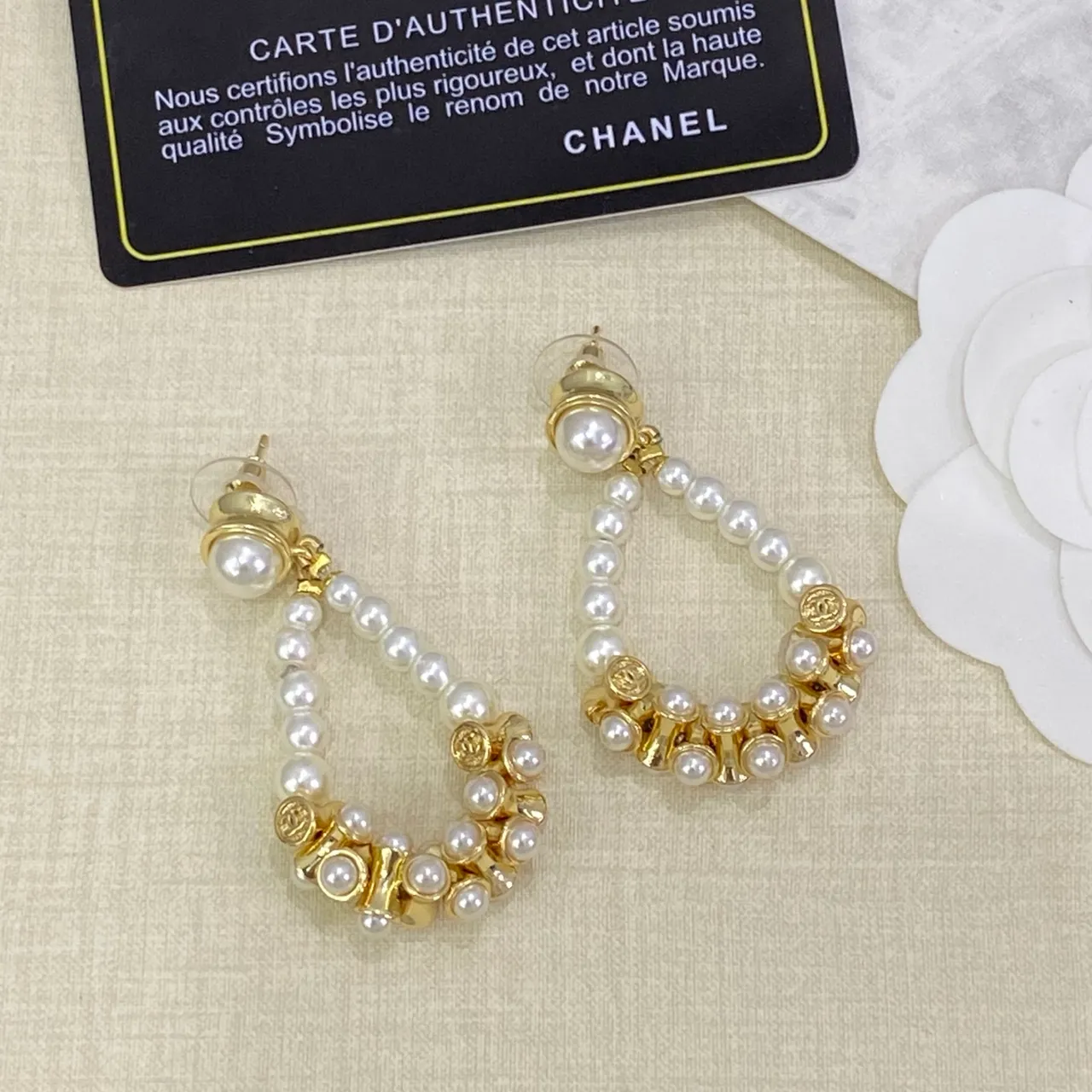Chanel Gold White Double-Row Pearl CC-Logo Connectors Necklace 3