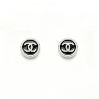Chanel Logo Stud काला चांदी गोलाकार एमेल चेहरा ईयररिंग्स
