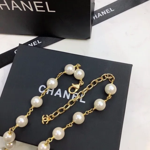 Collar Chanel perlas perladas CC Logo estrella colgante 2