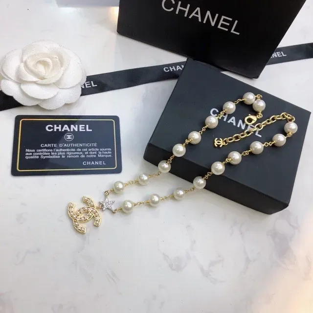 Collar Chanel perlas perladas CC Logo estrella colgante 3