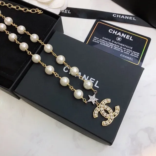 Collar Chanel perlas perladas CC Logo estrella colgante 5