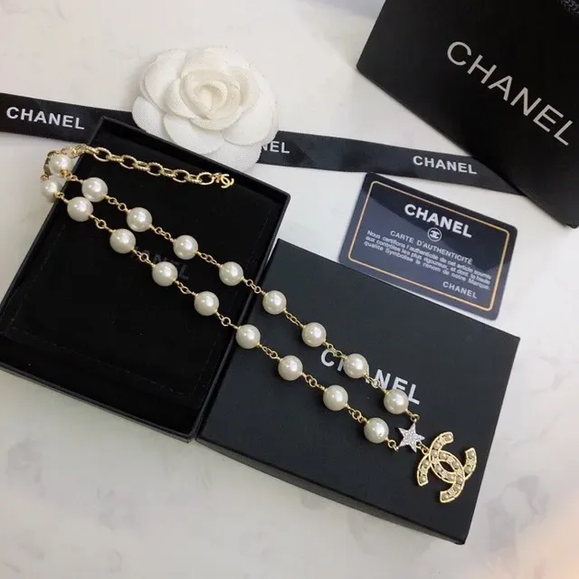 Collar Chanel perlas perladas CC Logo estrella colgante 6