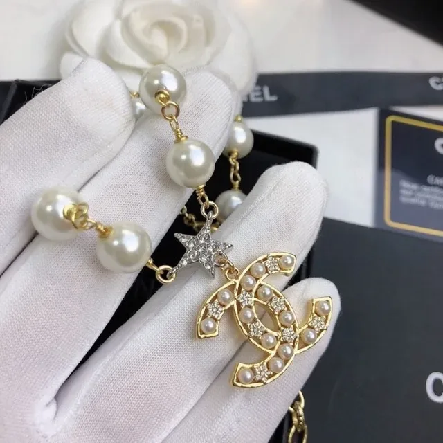 Collar Chanel perlas perladas CC Logo estrella colgante 7