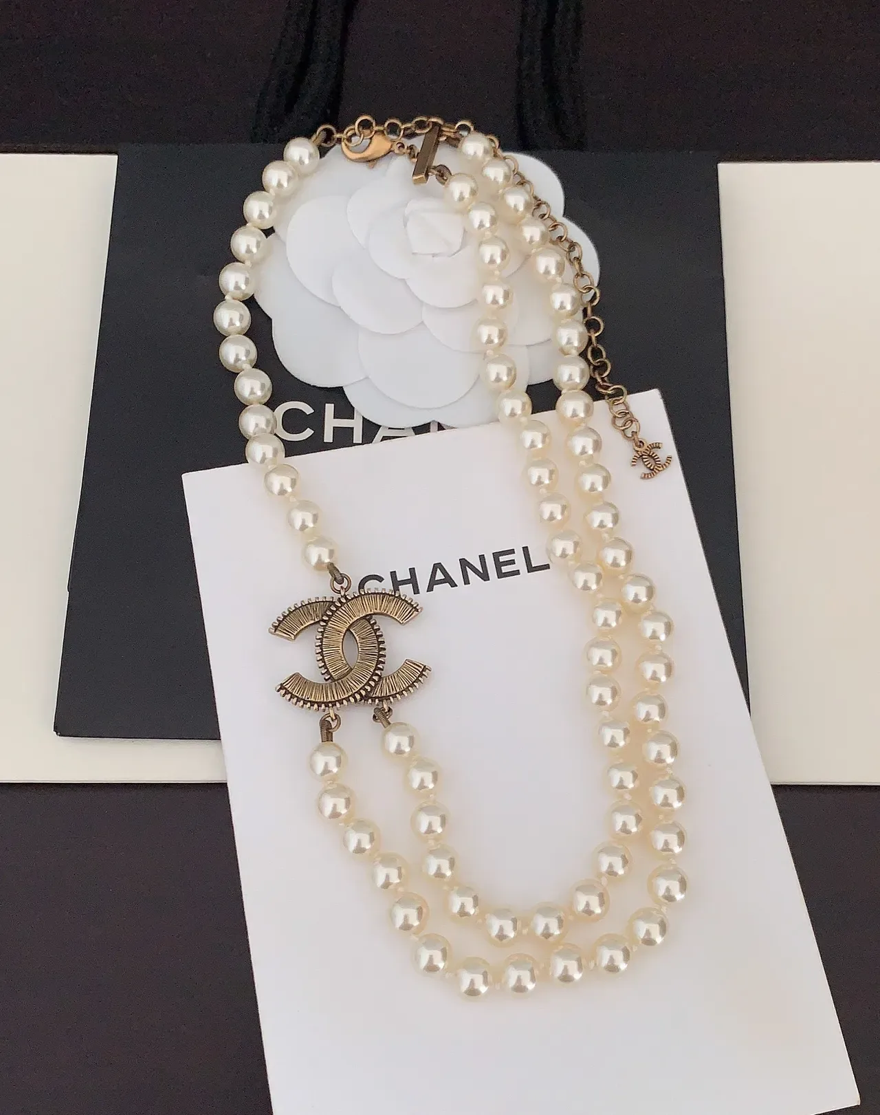 Chanel मोती डबल स्ट्रैंड CC Logo हार 2