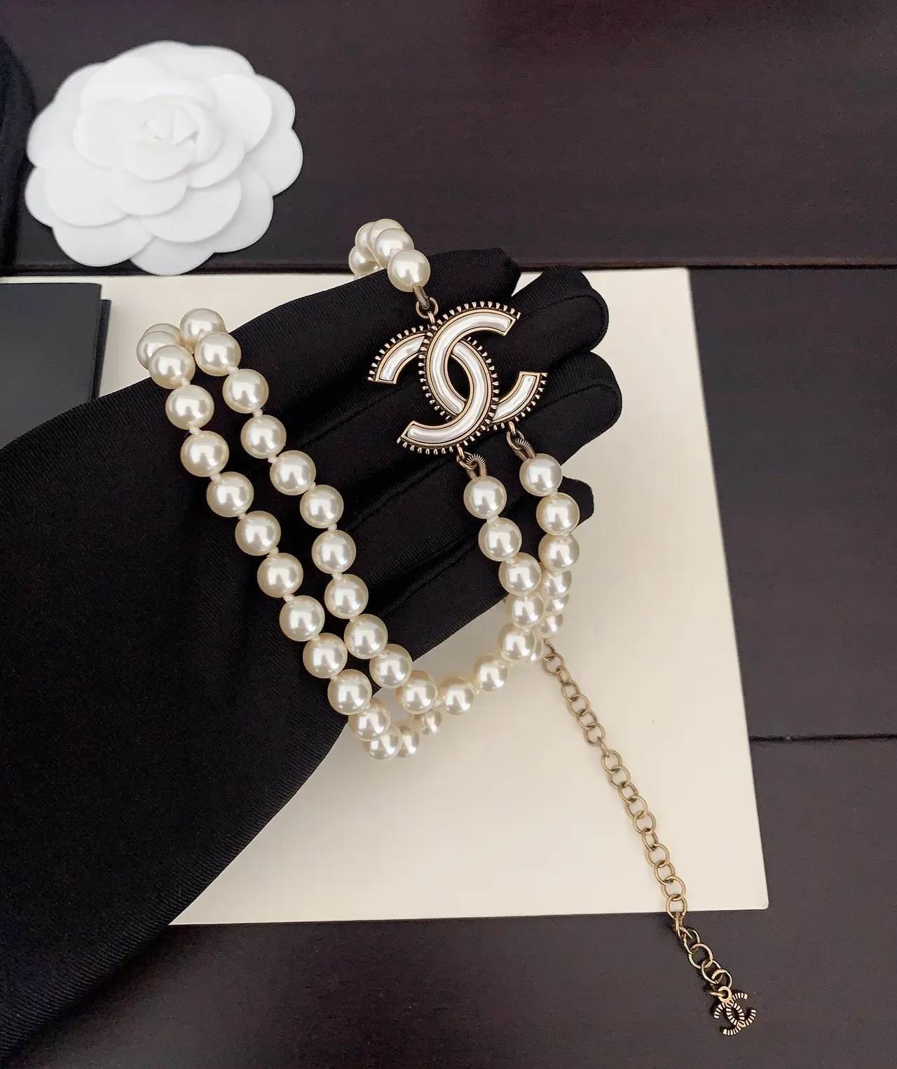 Chanel मोती डबल स्ट्रैंड CC Logo हार 4