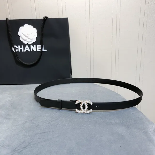 Cinturón Chanel Pearl-Embellished CC Negro Blanco Crystal-Accented de Cuero 3