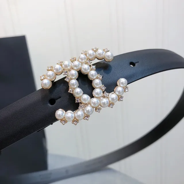 Cinturón Chanel Pearl-Embellished CC Negro Blanco Crystal-Accented de Cuero 5
