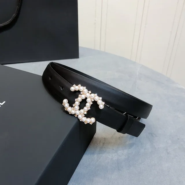 Cinturón Chanel Pearl-Embellished CC Negro Blanco Crystal-Accented de Cuero 6