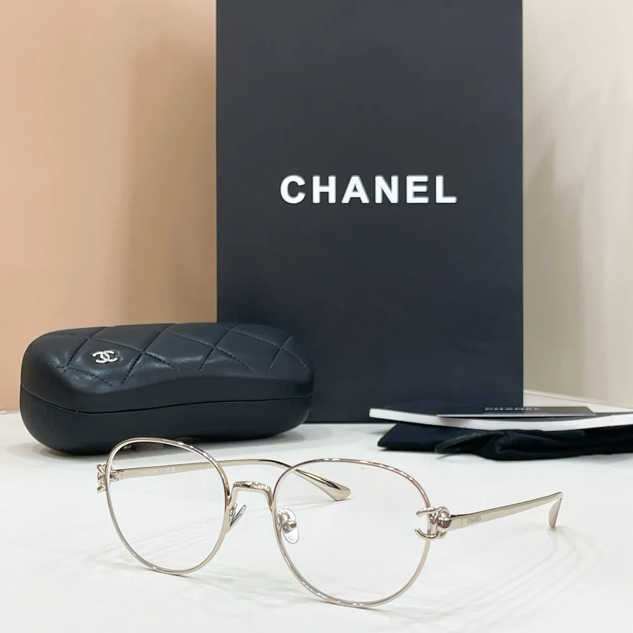 Chanel Podium Lunettes de Soleil Cadre Métallique Ovale Gris Foncé 2