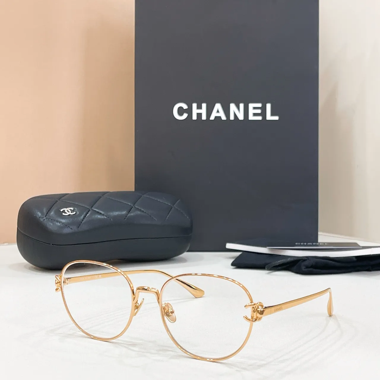 Chanel Podium Lunettes de Soleil Cadre Métallique Ovale Gris Foncé 3