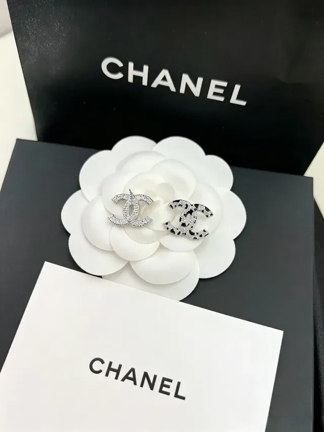 Chanel Silver Black Interlocking CC Logo Pavé Crystal Brooch 2