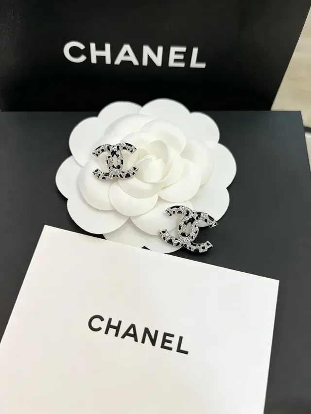 Chanel Silver Black Interlocking CC Logo Pavé Crystal Brooch 3