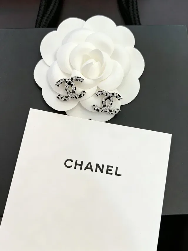 Chanel Silver Black Interlocking CC Logo Pavé Crystal Brooch 4