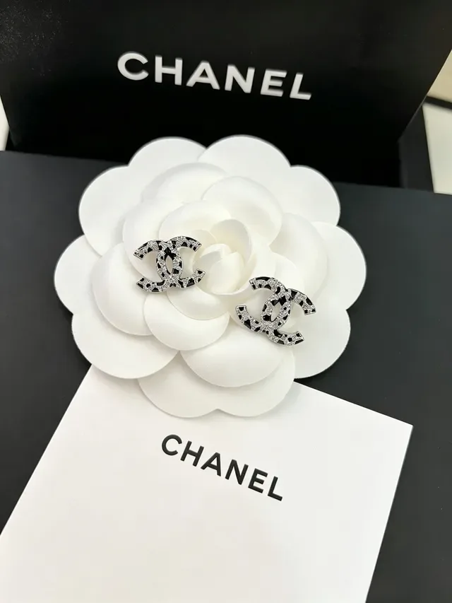 Chanel Silver Black Interlocking CC Logo Pavé Crystal Brooch 5