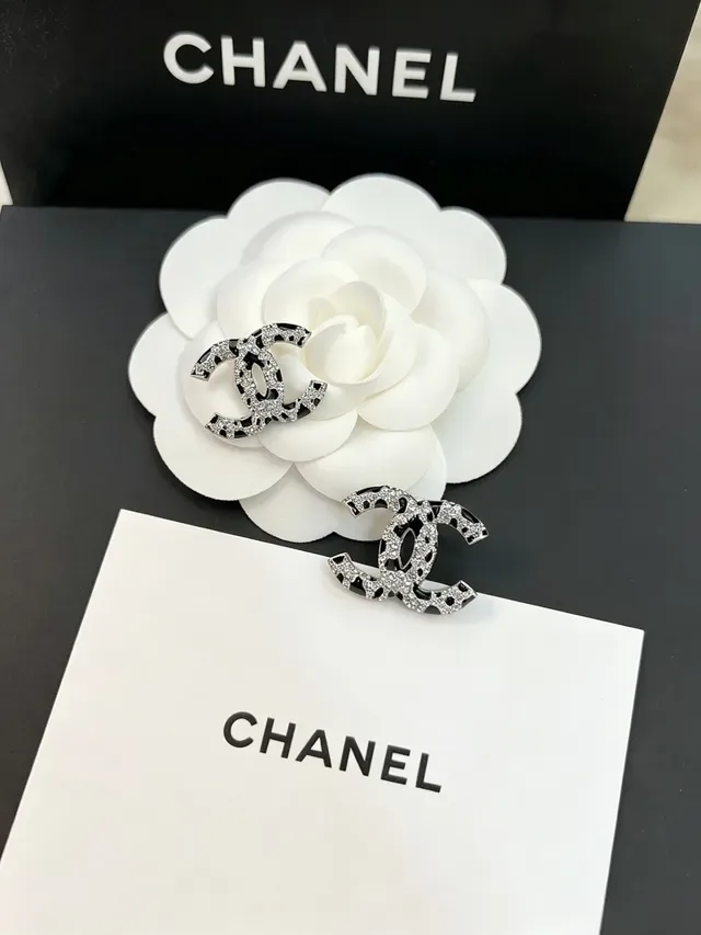 Chanel Silver Black Interlocking CC Logo Pavé Crystal Brooch 6